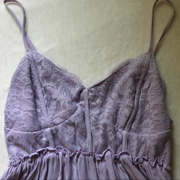 Lavender spaghetti strap cinched V-neck top 🌸 - Picture 2 of 8